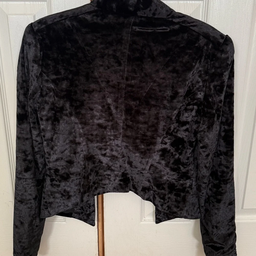 Decree Black Velvet Cropped Open-Front Blazer - Picture 3 of 6